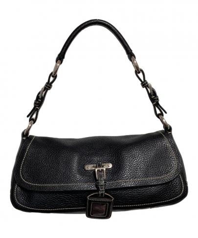 「ラグジュアリーブランドのPRADA 」