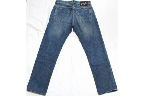 ボトムスのデニムパンツ