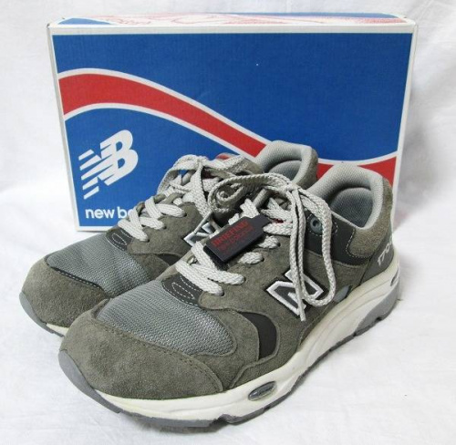 スニーカーのニューバランス