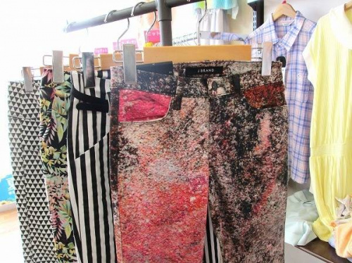 ジェイブランドの柄パンツ