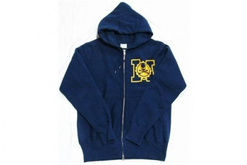 トップスのパーカー