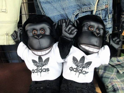 ぬいぐるみのゴリラ