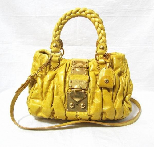 ミュウミュウのハンドバッグ