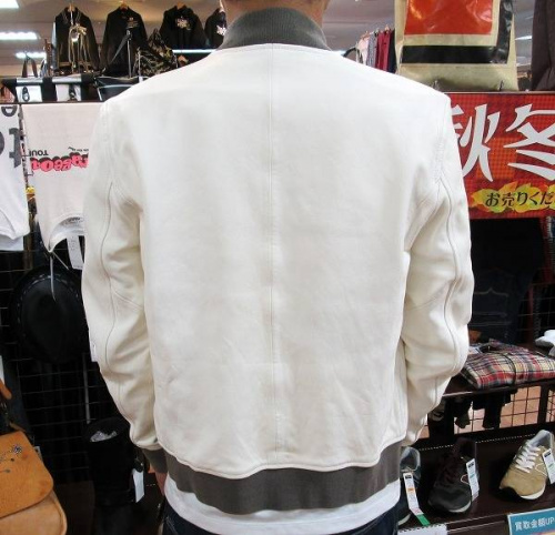 トップスのスタジャン