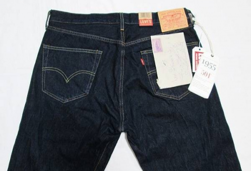 デニムパンツのLVC