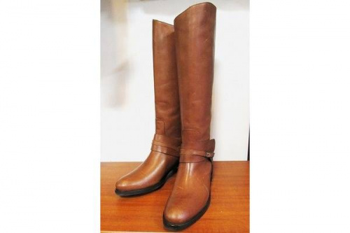 バーニーズニューヨークのブーツ