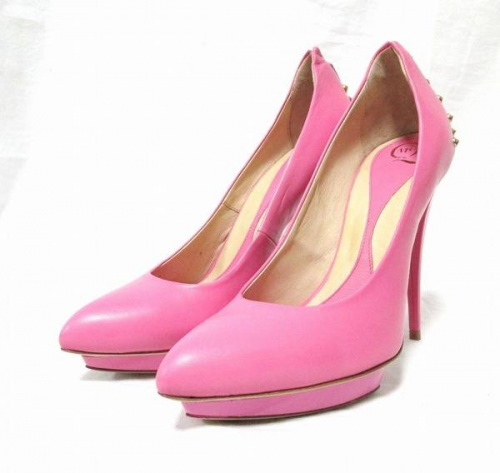 パンプスのスタッズ