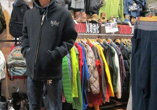 メンズのトップス