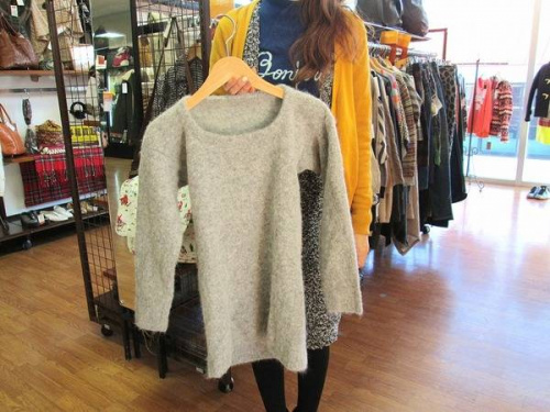 カーディガンのニット