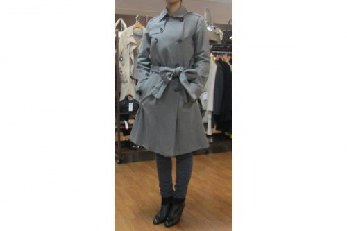 トップスのトレンチコート