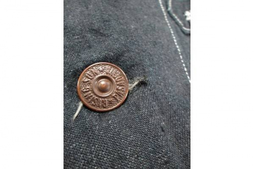 トップスのデニムジャケット