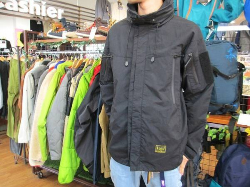 バックドロップのマウンテンパーカー