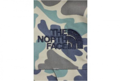 トップスのマウンテンパーカー