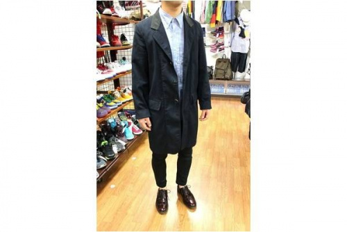 トップスのチェスターコート