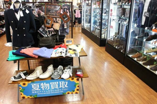 メンズのパンツ