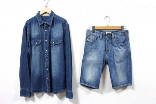 シュプリームのTシャツ