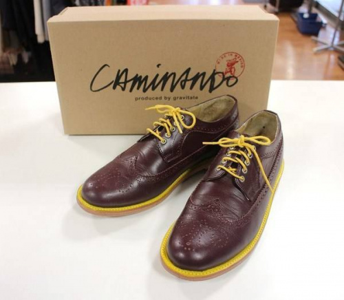 スニーカーの革靴