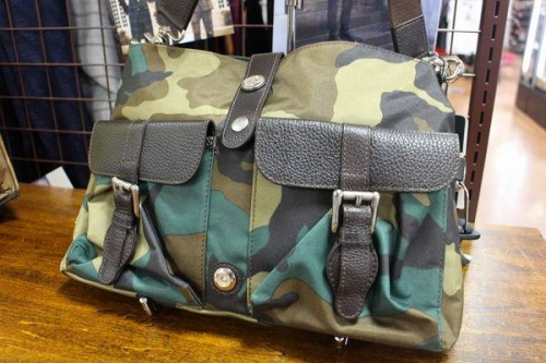 オロビアンコのショルダーバック