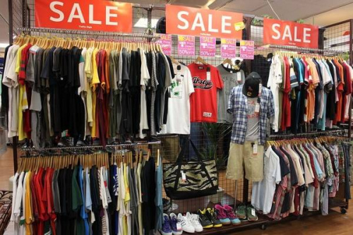 メンズのポロシャツ