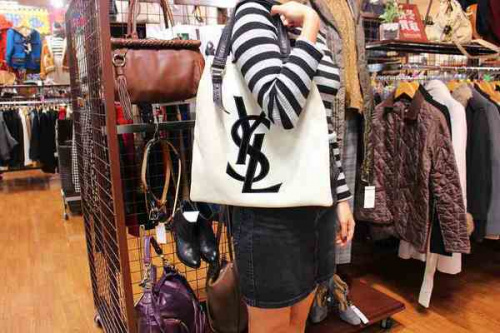 イヴサンローランのトートバッグ