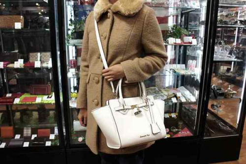 サマンサタバサ