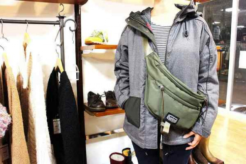 レディースのFJALL RAVEN