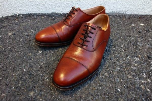 クロケット＆ジョーンズのレザーシューズ