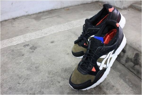 アシックスのオニツカタイガー