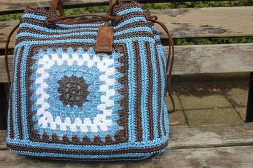 ラフィアバッグのMIU MIU