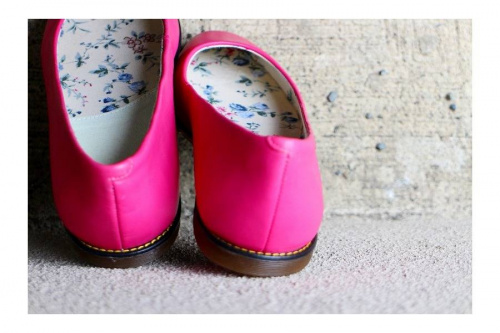 ラバーソールのパンプス