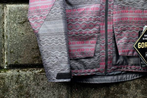 ALCES JAKETのマウンテンパーカー