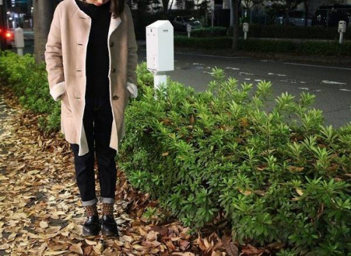 ムートンコートのノーカラーコート