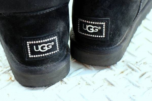 ムートンブーツのスワロ