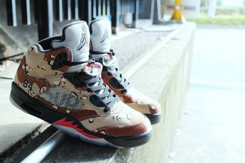 SUPREMEのスニーカー