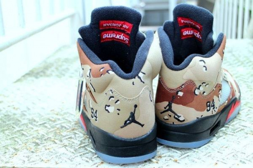 スニーカーの824371-201