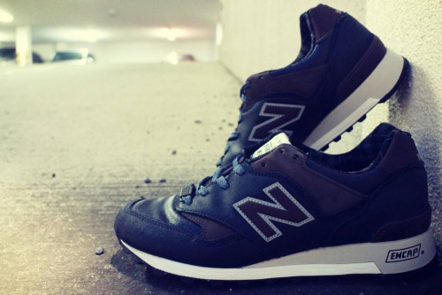 スニーカーのニューバランス