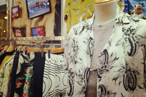 夏物のオープンカラーシャツ