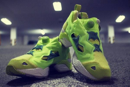 リーボックのスニーカー