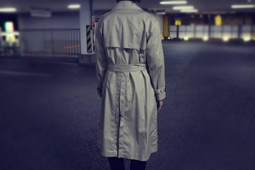 MACPHEE（マカフィー）の定番トレンチコートで上品な女性に