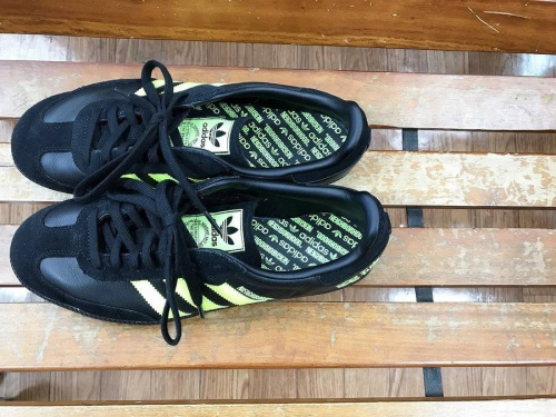 アディダス　ネイバーフット