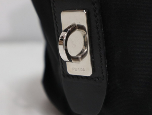 プラダのナイロン