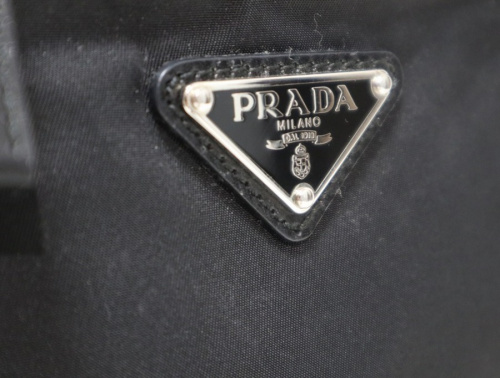 ナイロンのハンドバッグ