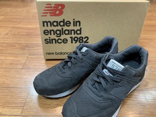 スニーカーのM1500