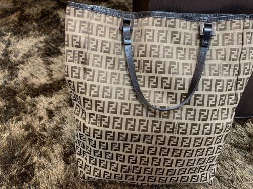 バッグのズッカ