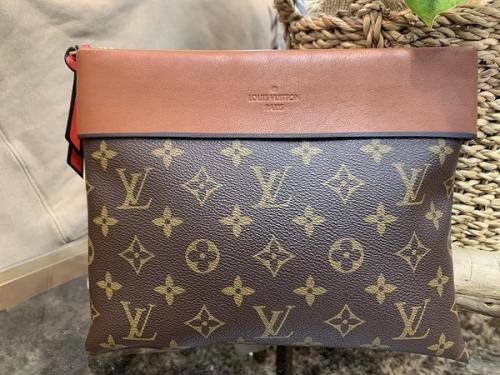 LOUIS VUITTON 　のルイ ヴィトン　