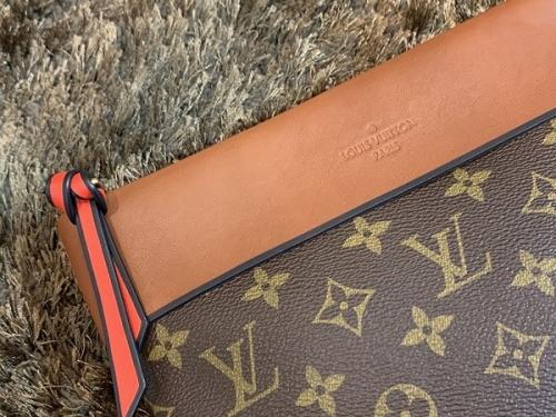 クラッチバッグのM64035