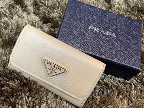 プラダのバッグ