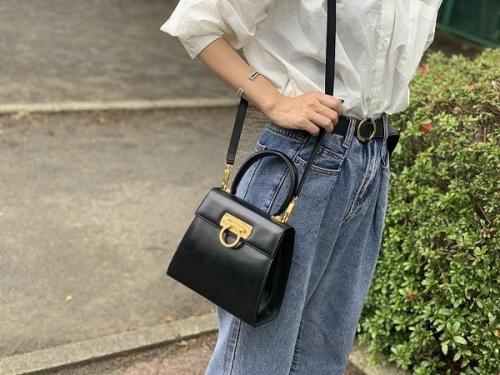 サルヴァトーレ フェラガモのバッグ