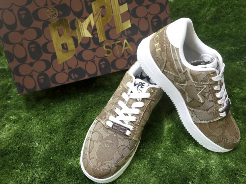 コラボ・別注アイテムのBAPE×COACH