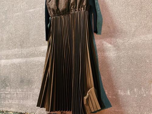 バックプリーツドッキングワンピースの古着買取　町田　成瀬　トレファク